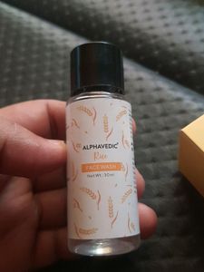 Alphavedic Rise Facewash