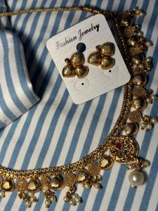 Gold Tone Necklace &amp; Earring Set