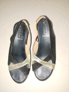 C.Regus Black &amp; Gold Slingback Heels