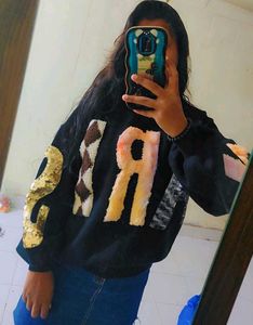 Stylish Black Sweatshirt