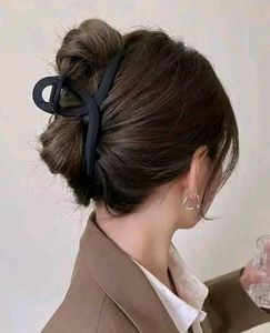 4 Pc Hair Claw Clip Set Random Colours