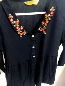 MOJILAA BLACK Floral Top