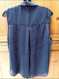 H&amp;M Sleeveless Button-Down Top
