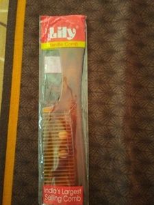 Lily Handle Comb