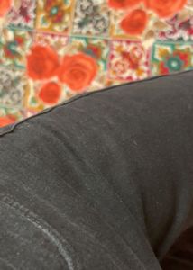 DISTRESSED JEANS
