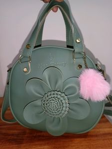 New trendy rounded sling bag for girls and womens
