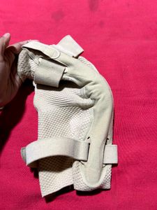 Bauerfeind GenuTrain S Knee Support (Left Leg)