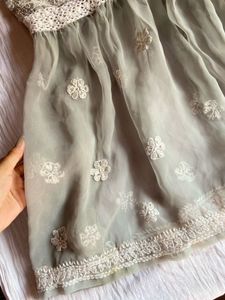 Chikankari Grey Short Kurti🍓