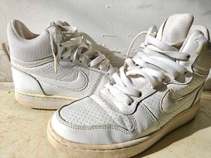Nike Court Borough Mid