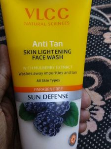 VLCC Anti Tan SKIN LIGHTENING FACE WASH