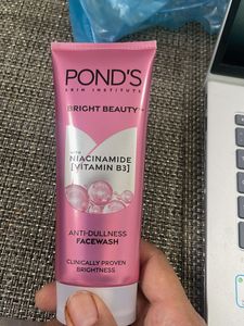 Pond&#39;s Bright Beauty Facewash