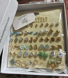 Stud Earrings 60 Pcs (30Earrings)