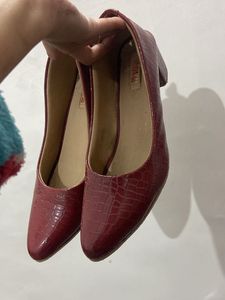 2 Bottom Heels In Wine And Cream Shade