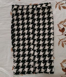 Houndstooth Pencil Skirt
