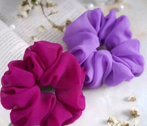 2 Scrunchies