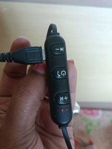 Bluetooth Wireless Earphones With Data Cable