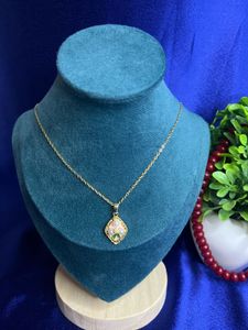 Elegant Floral Pendant Necklace