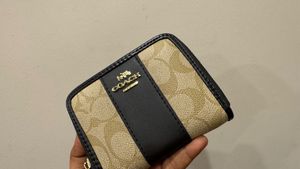 Coach Signature Zip Wallet