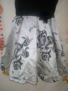 Off White Medium Sized Girl&#39;s Dress