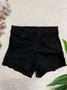Perfect, casual black shorts for women