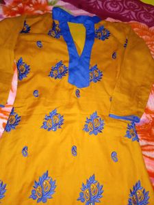 It Is A Beautiful Kurthi....And Good Condition 🥰