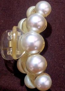 White Pearl Fashionable Clutcher