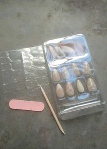 Press-On Nail Set ( white )