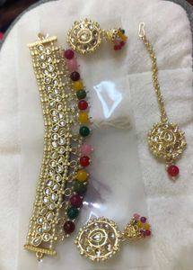 Elegant Kundan Jewelry Set