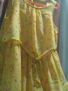 Iam Selling a Yellow Pretty Dress From Trends
