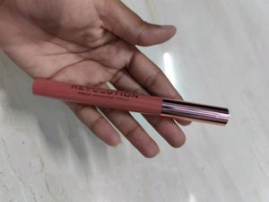 Makeup Revolution Velvet Kiss Lip Cryon
