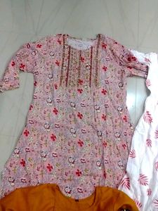 Combo Kurtis,Used Sloghtly