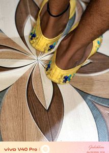Embroidered Yellow Juttis
