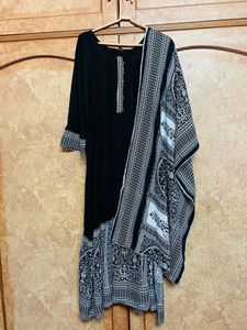 Black Gown Dress With Printed Dupatta 🖤