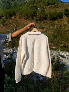 Lightweight Textured Offwhite Sweatshirt