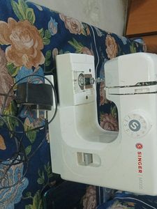 SINGER M1005 SEWING MACHINE