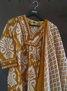 New Unused V Neck Shaped Suit