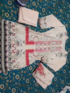 Elegant Pakistani Salwar Kameez