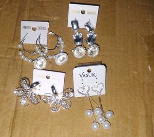 4 Sparkling Earring Set