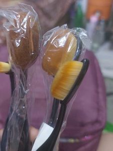 Oval Makeup Brush Set
