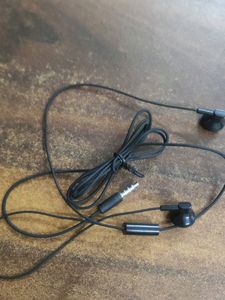 Microsoft black earphones