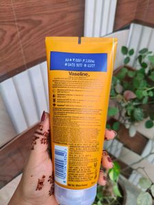 Vaseline Gluta Hya Sunscreen 🧴