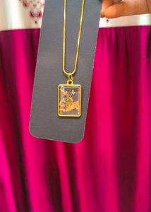 Floral Pendant Necklace