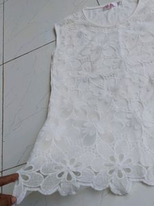 White SleevelessTop