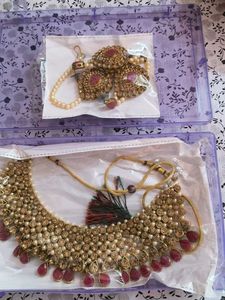 Elegant Necklace Set new with box