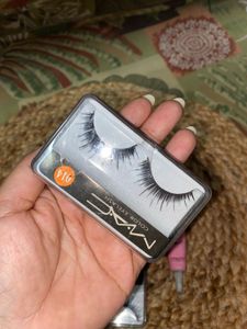3 Fake eyelashes Set With Glue