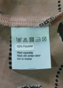 A  sleevesed casual top