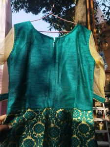 Elegant Green &amp; Gold Ethnic Gown