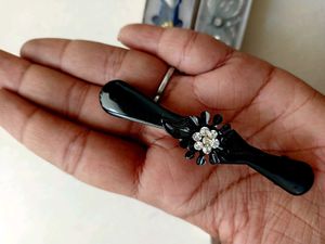 9 Hair Clips