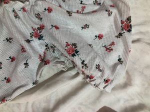 White Floral Crop Top 💖🎀