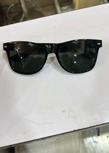 Stylish Ray-Ban Italian Sunglasses 🕶️